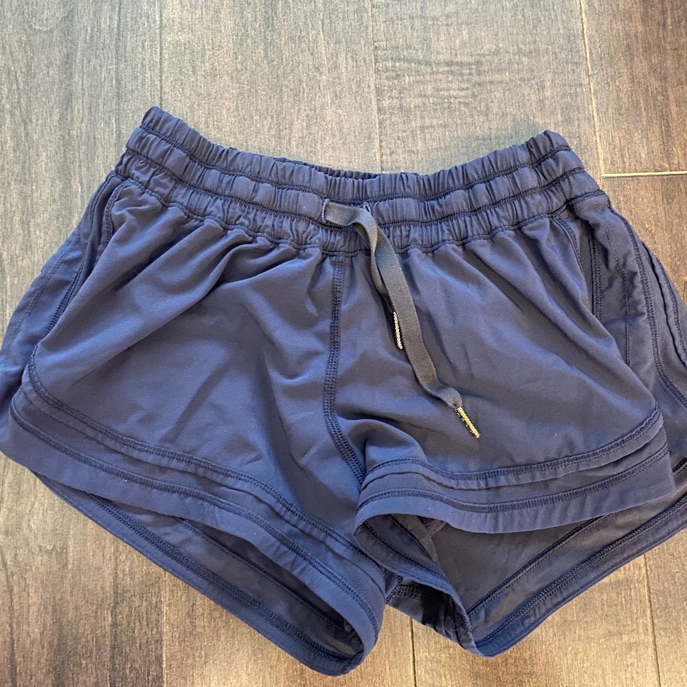 Lululemon Shorts - Size 6